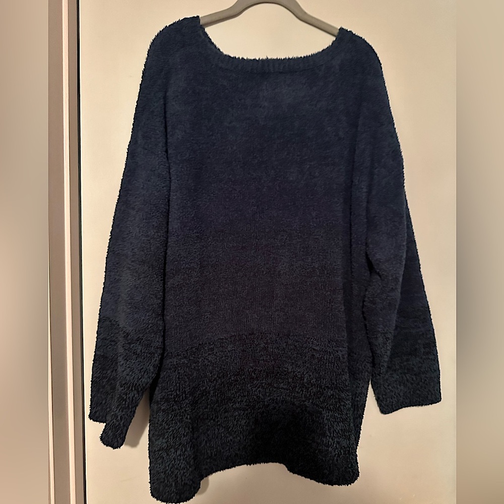 Barefoot dreams sweater.